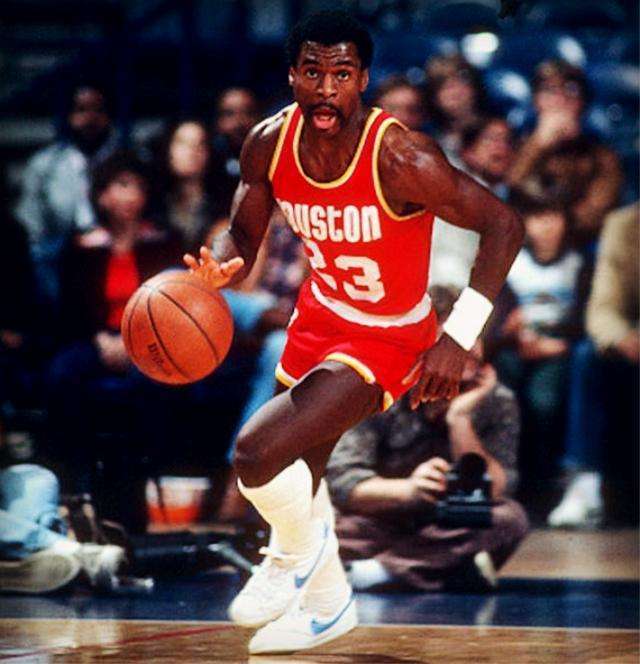 转会期突围战来临,休斯敦火箭围绕葡超单刀错失,话题不断,高层口径保持一致 转会期突围战来临,休斯敦火箭围绕葡超单刀错失,话题不断,高层口径保持一致